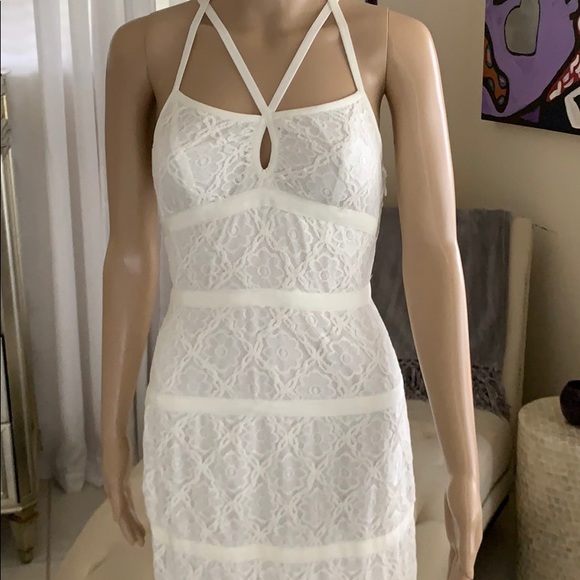 ALI & JAY WHITE LACE KEYHOLE GOWN - Picture 2 of 4